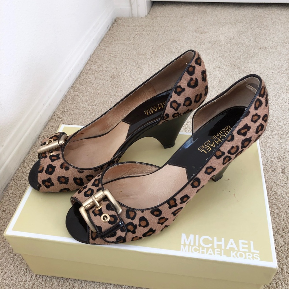 Michael Kors leaped print shoes in great condition!